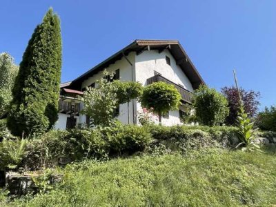 Schlehdorf - Familiendomizil mit großem Grundstück und Bachlauf