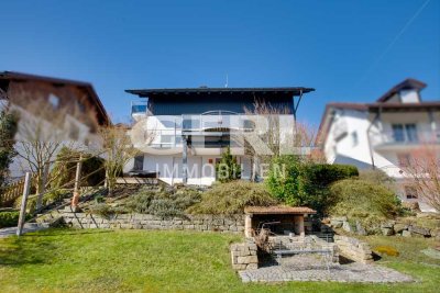 Gepflegtes Einfamilienhaus mit Einliegerwohnung in Hanglage in Windberg