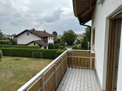 Großzügige, helle 4-Zimmer Wohnung in gepflegtem 3-Familienhaus