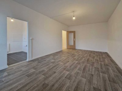 Wir renovieren Deine neue 2-Zimmer-Wohnung in Dresden mit Balkon! Jetzt anfragen und besichtigen!