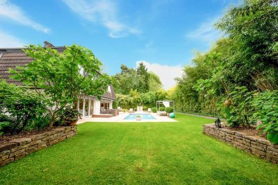 Luxuriöse Villa mit Pool & Spa-Oase auf großzügigem Sonnengrundstück in Köln-Hahnwald