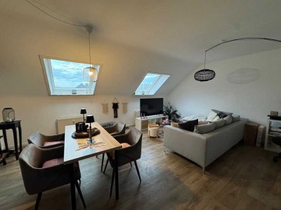 Moers-City, mit Garage: Süße Zwei-Zimmer-Puppenstube im Dachgeschoss