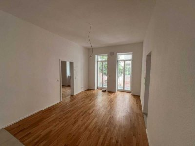 Erstbezug! Zentrale, aber ruhige 2-Zimmer-Wohnung mit Balkon und EBK