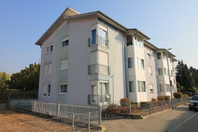 Helle und gepflegte 4 Zimmer Wohnung mit Wintergarten in Gernsheim