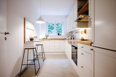 Schöner-Wohnen in Dornholzhausen, exklusive großzügige 3 Zimmer Wohnung mit Terrasse und Garten