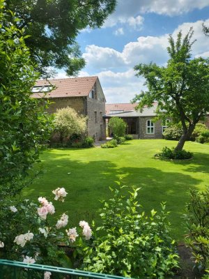 TOP SANIERTER, IDYLLISCHER, 4-SEITEN HOF MIT 7-8 WEs U. TRAUMHAFTER GARTENANLAGE+AUSBAUMÖGLICKEITEN