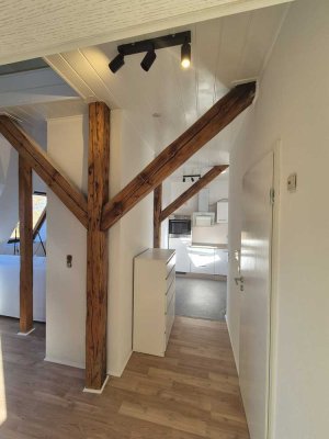 Helle Dachgeschoss- Wohnung in Top-Lage zu vermieten!