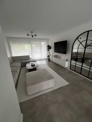Vollständig renovierte 3,5-Raum-Wohnung mit Balkon und Einbauküche in Stuttgart