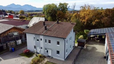 Ihr neues Zuhause in Surheim – stilvolle Doppelhaushälfte mit Garten, Terrasse und Wohlfühlambiente