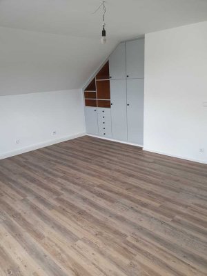 Ansprechende 5,5-Zimmer-Wohnung mit Balkon und Einbauküche in Ilsfeld