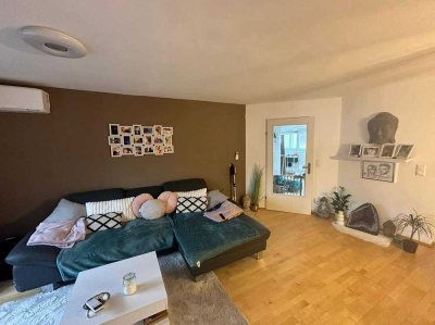 Schöne und modernisierte 2-Raum-Wohnung mit EBK in Pulheim
