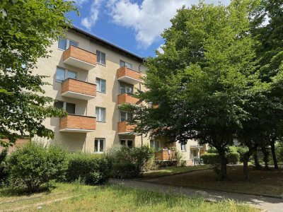 Bezugsfrei mit Balkon und zentral in Lankwitz