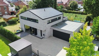 Neuwertiges Einfamilienhaus in Bestlage – modernes Wohnen mit großzügigem Garten