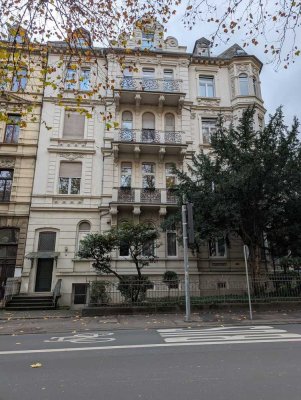 4 Zimmer Wohnung in Stilaltbau in zentraler Stadtlage von Wiesbaden