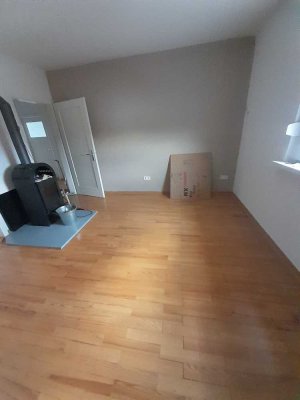 Schöne 2 ZKB Wohnung zu vermieten mit Kaminofen(Whg.6)