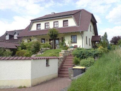 Freundliche 2,5-Zimmer-Etagenwohnung mit Minigarten in Blankenheim
