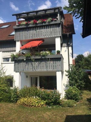 Schöne,helle und geräumige zwei Zimmer Wohnung im Grünen