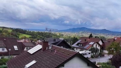 Sonnige Aussichtslage mit Weitblick - Reiheneckhaus mit Galerie, Studio und großem Garten in Happurg