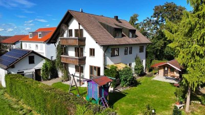 Freies Mehr-/ Dreifamilienhaus in ruhiger und grüner Wohnlage - PV-Anlage, 4er-Garage, großer Garten