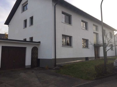 Sehr ruhige, 5-Zimmer Maisonette Wohnung mit Terrasse und Garten