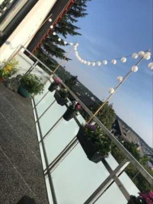 Schöne Single-DG-Wohnung mit EBK, Balkon und Aussicht - in ruhiger Lage