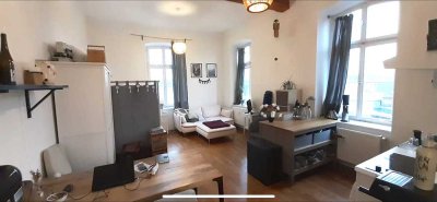 Moderne 1-Zimmer-Wohnung mit Balkon und Küche