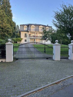 'Haus im Haus' - 165m² 5 ZWhg / optional 220m² mit EBK, Balkon, Garten uvm. in top Lage Bad Soden Ts