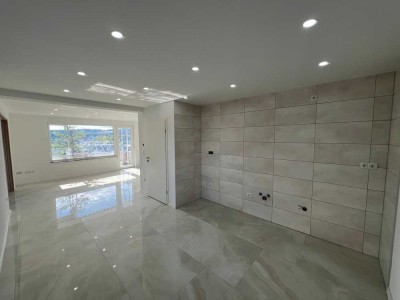 Erstbezug nach Kernsanierung! 4-Zi.-Whg. mit Wintergarten!