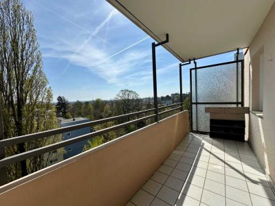 Sonniger Balkon mit toller Aussicht ins Grüne! 2 Schlafzimmer, Küche, Wohn- + Eßzimmer