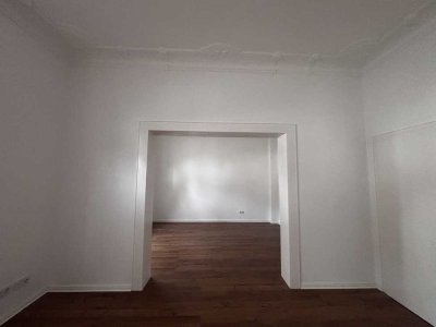 Schöne renovierte 2-Zimmer-Altbauwohnung mit Original-Jugendstilboden und Stuckdecke