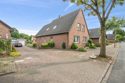 Kleve-Materborn, großzügiges EFH mit der Möglichkeit für ein Zweifamilienhaus, Garage