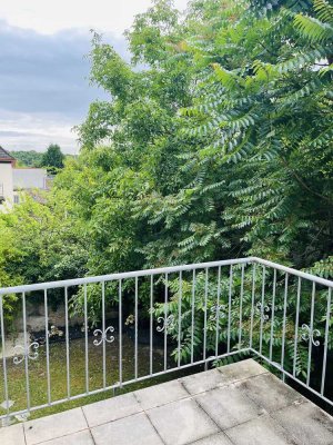 Erstbezug nach Sanierung mit Balkon: attraktive 4-Zimmer-Wohnung in Bergheim in Stadtvilla