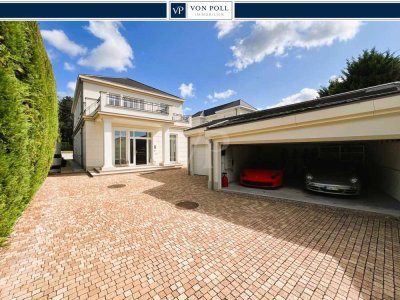 VON POLL - BAD HOMBURG: Energieeffiziente Villa mit Pool und 3 Garagen in einzigartiger Blicklage
