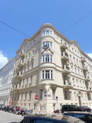 Dachgeschosswohnung mit Terrasse - Nähe Rochusmarkt!