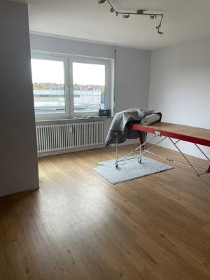 Schöne 2-Zimmer-Wohnung mit Balkon und Einbauküche in Freiberg