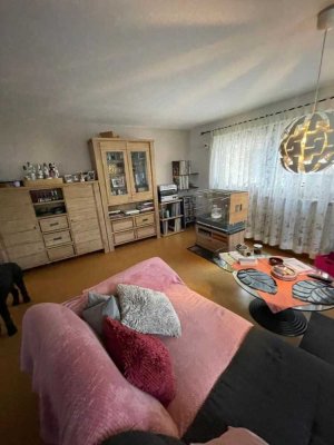 Große, helle 3 Zimmerwohnung in schöner Wohnlage mit Einbauküche und Stellplatz