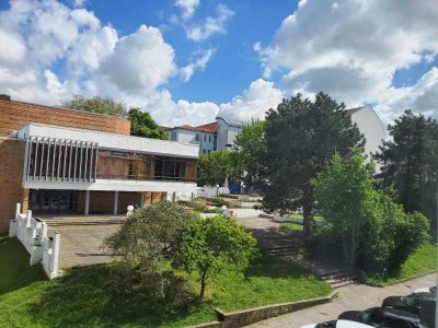 Seltene Eigentumswohnung mit zwei Stellplätzen am Theater in Rostock