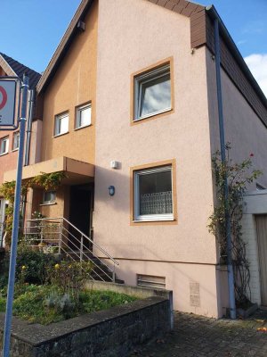 Lichtdurchflutete DHH mit unverbautem Blick auf die Haardt