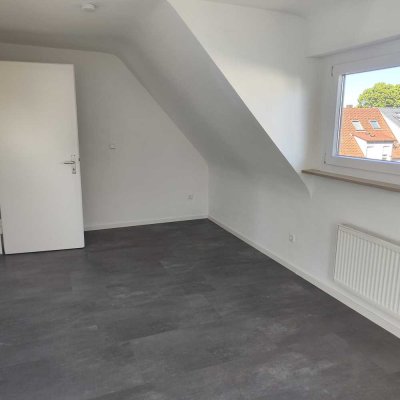 Geschmackvolle, neuwertige 2-Raum-DG-Wohnung mit gehobener Innenausstattung in Esslingen -Berkheim
