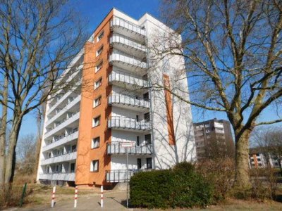 Renoviert und bezugsfertig... 2-Raumwohnung am Crönpark mit Balkon...