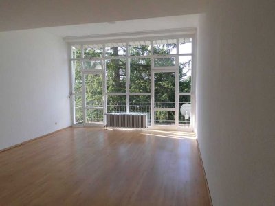 Attraktive und modernisierte 3-Raum-EG-Wohnung mit großem Wohnraum, Schlafzimmer, Kinderzimmer,