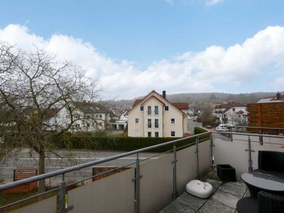 Wohntraum im Dachgeschoß - Geräumige 3-Zimmer-ETW mit Balkon und Garage in Forchheim