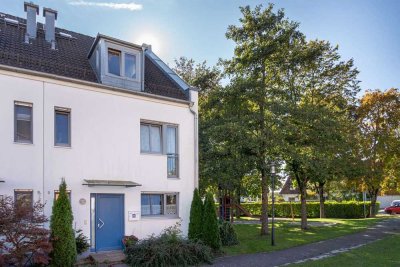 **IDEAL FÜR FAMILIEN - RUHIGES REIHENECKHAUS MIT 4 SCHLAFZIMMERN UND REALTEILUNG IN KARLSFELD**