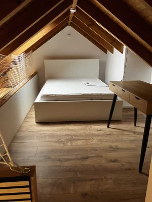 Besondere 2-Zimmer-Dachgeschosswohnung mit Galerie