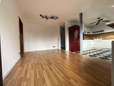 Attraktive Wohnung für Singles: modern, hell, zentral, mit Duplexgarage