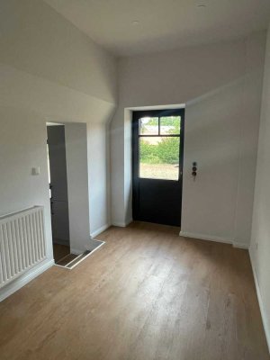 Offen gestaltete, renovierte Wohnung auf dem Land