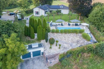 Eleganz trifft Erholung: Luxuriöser Bungalow mit Pool, Sauna & Panoramablick nahe Uniklinik