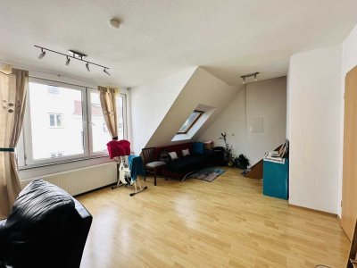 Helle Maisonette-Wohnung mit 2,5-Zimmern und Dachstudio