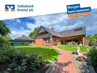 Wohnkomfort auf zwei Ebenen: Modernisiertes Zweifamilienhaus mit liebevoll gestaltetem Garten