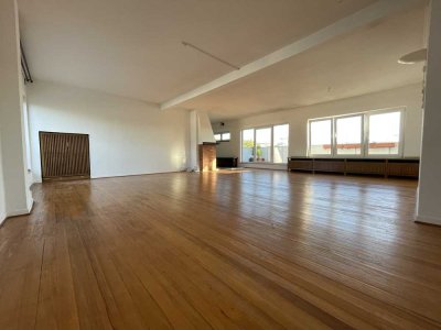Einziehen & wohlfühlen: 4-Zimmer-Wohnung mit Kamin und Balkon im 5. OG